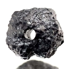 Schwarzer  Rohdiamant 2.02 Ct, gebohrt