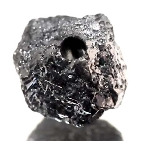 Schwarzer  Rohdiamant 2.04 Ct, gebohrt