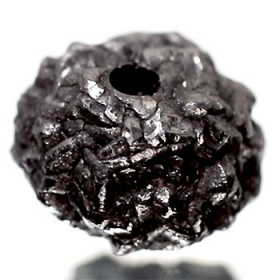Schwarzer Rohdiamant 2.13 Ct, gebohrt