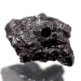 Schwarzer  Rohdiamant 3.32 Ct, gebohrt