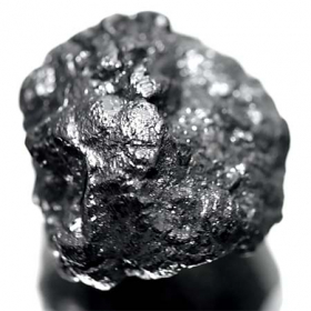 Schwarzer Rohdiamant mit 4.95 Ct