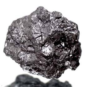 Schwarzer Rohdiamant mit 7.30 Ct