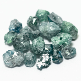 18 Blaue Rohdiamanten 1.36 Ct, gebohrt