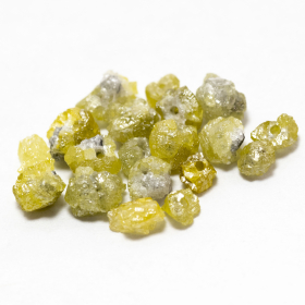 26 Gelbe Rohdiamanten 1.92 Ct, gebohrt