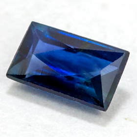 Augenreiner Saphir mit ca. 4.5 x 2.6 mm, unbehandelt