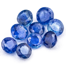 9 blaue Saphire mit 2.5-3 mm, Gesamtgewicht 0.91 ct