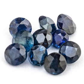 10 blaue Saphire mit 2-2.5 mm, Gesamtgewicht 0.95 ct