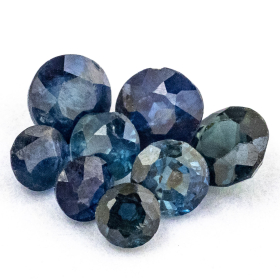 8 blaue Saphire mit 2-3 mm, Gesamtgewicht 0.97 ct