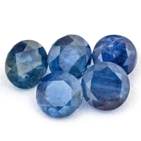 5 blaue Saphire mit 3.3 mm, Gesamtgewicht 1.03 ct