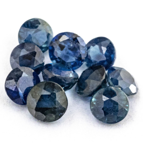10 blaue Saphire mit 2.5 mm, Gesamtgewicht 1.06 ct