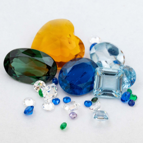Verschiedene Schmucksteine mit 25.56 Ct