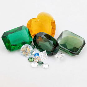 Verschiedene Schmucksteine mit 27.30 Ct