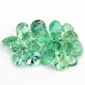 19 Smaragde mit 2.86 Ct