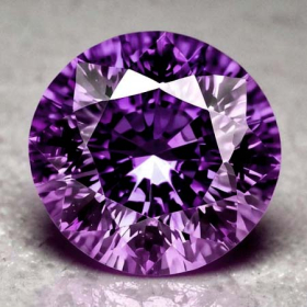 Burma Spinell mit 0.47 Ct Brillantschliff, unbehandelt