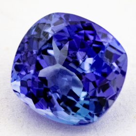 Augenreiner Tansanit mit 2.49 Ct, AA Grade