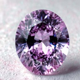 Pinkvioletter Tansanit mit 1.37 Ct