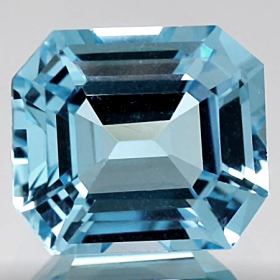 Topas in Sky Blue mit 14 x 12 mm im Octagonschliff