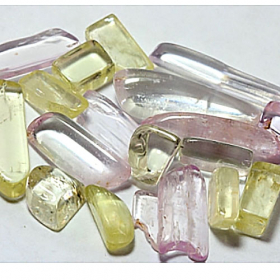 Kunzite und Hiddenite mit 100 Ct
