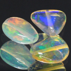 3 gebohrte Opale mit 1.50 Ct, AAA Qualität
