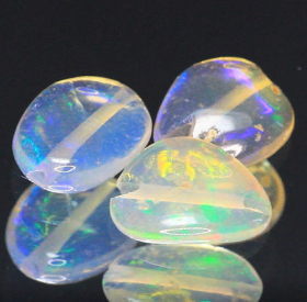 3 gebohrte Opale mit 1.36 Ct, AAA Qualität