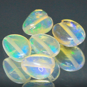 5 gebohrte Opale mit 1.59 Ct, AAA Qualität