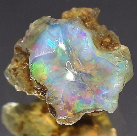 Opalkristall mit mind. 4 Ct