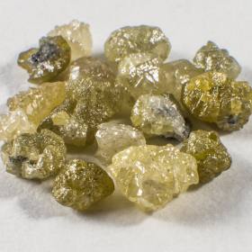 17 Stück Gelbe Rohdiamanten mit 1.50 Ct