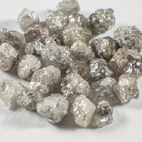 28 Stück Grau-Weiße Rohdiamanten mit 2.72 Ct