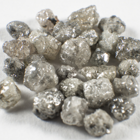 25 Stück Grau-Weiße Rohdiamanten mit 2.65 Ct