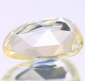 Ceylon-Saphir im Rosen-Schliff mit 0.84 Ct, unbehandelt