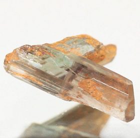 Sultanitkristall mit 1.68 Ct, AAA-Grade