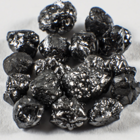 17 Stück Schwarze Rohdiamanten mit 1.59 Ct