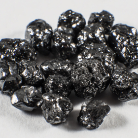 18 Stück Schwarze Rohdiamanten mit 1.58 Ct