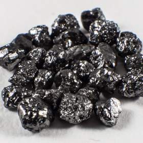 24 Stück Schwarze Rohdiamanten mit 2.47 Ct